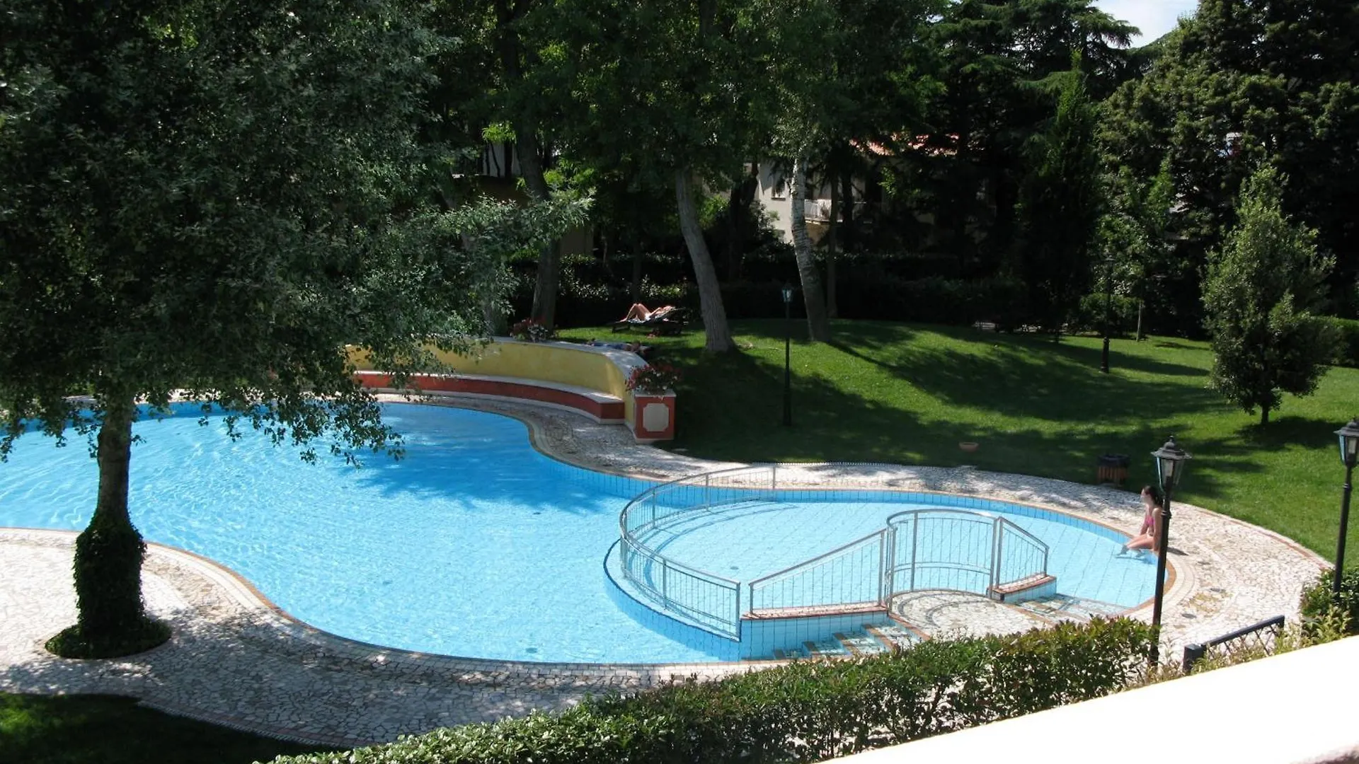 לידו די ג'סולו Aceri Rossi Family Apartments איטליה